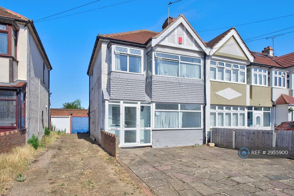 3 bedroom semi-detached house to rent