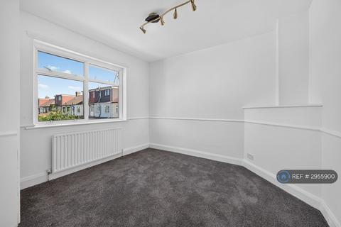 3 bedroom semi-detached house to rent, Grosvenor Road, Dagenham, RM8