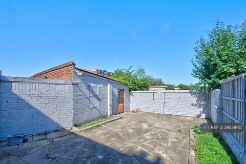 3 bedroom semi-detached house to rent, Grosvenor Road, Dagenham, RM8