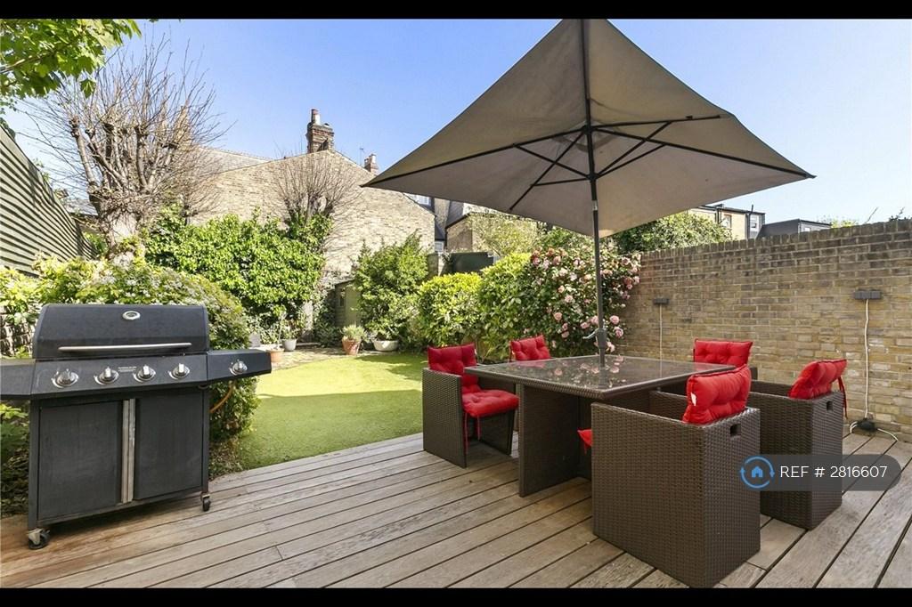 4 bedroom end of terrace house to rent