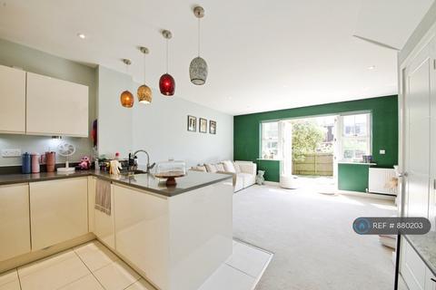 4 bedroom end of terrace house to rent, Collison Avenue, Barnet, EN5