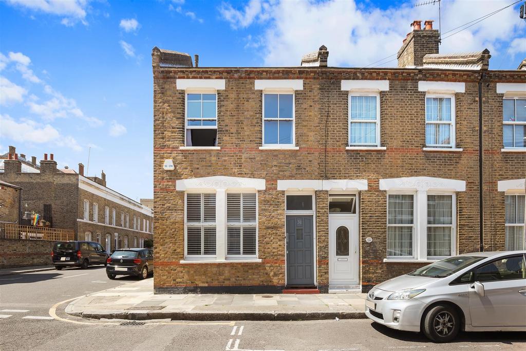 4 bedroom end of terrace house to rent