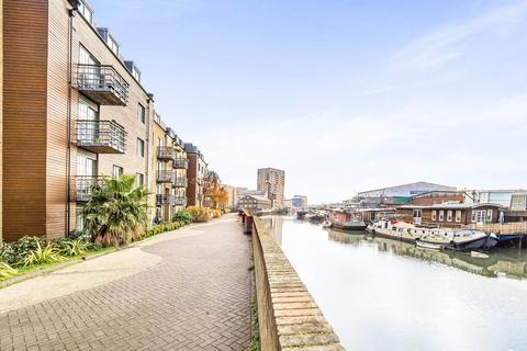 2 bedroom flat to rent, Hewetts Quay, Barking, IG11