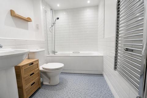 2 bedroom flat to rent, Hewetts Quay, Barking, IG11