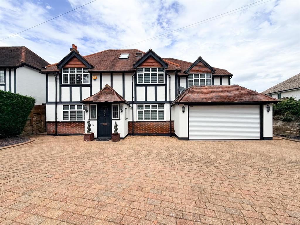 5 bedroom detached house to rent