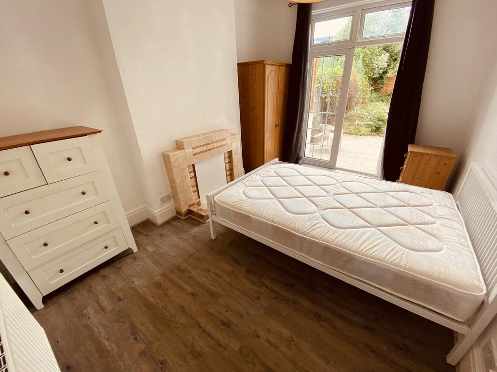 1 bedroom in a house share to rent