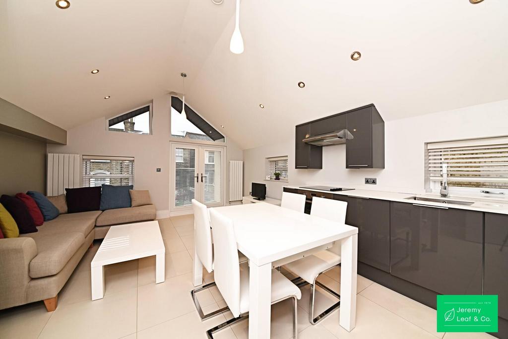 2 bedroom mews to rent