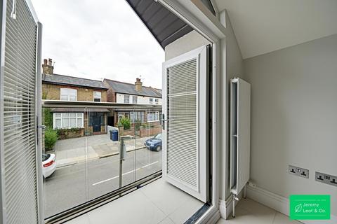 2 bedroom mews to rent, King Street, N2
