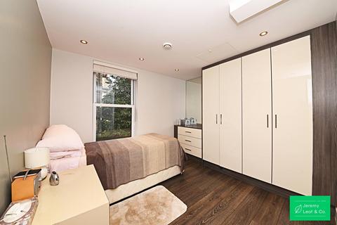 2 bedroom mews to rent, King Street, N2