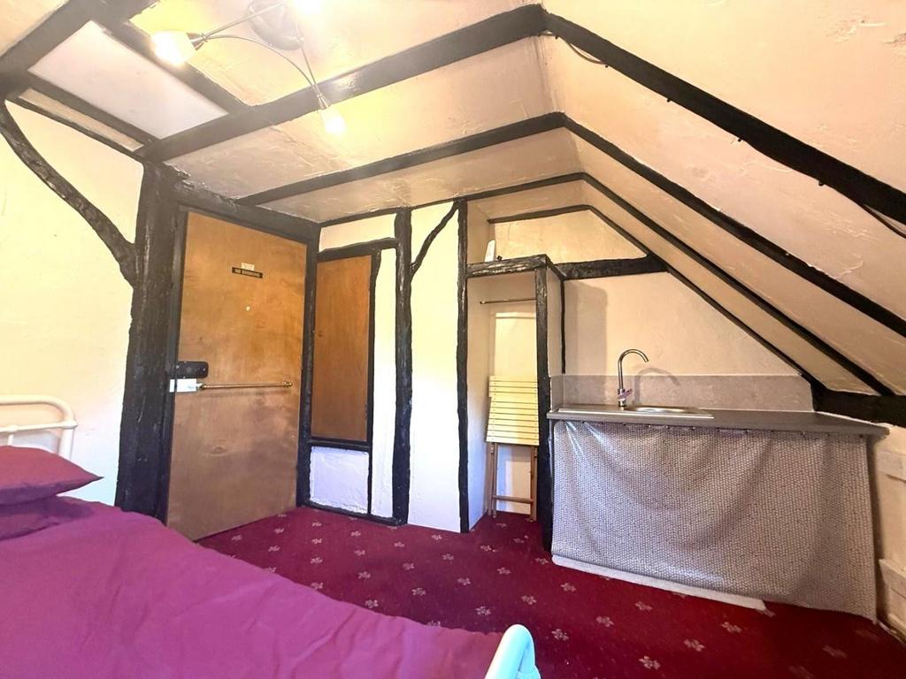 1 bedroom house to rent