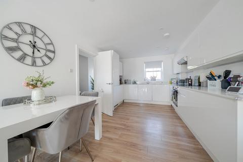 3 bedroom semi-detached house for sale, Hawes Road, Bromley, BR1