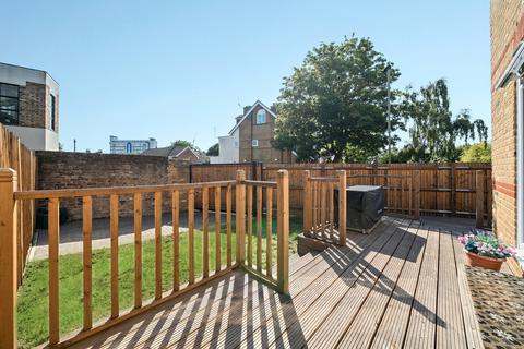 3 bedroom semi-detached house for sale, Hawes Road, Bromley, BR1