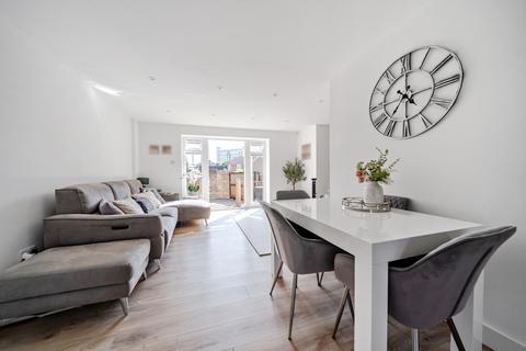 3 bedroom semi-detached house for sale, Hawes Road, Bromley, BR1
