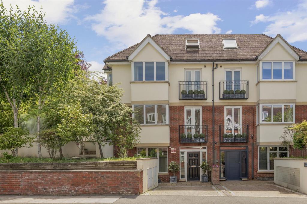 5 bedroom semi-detached house to rent