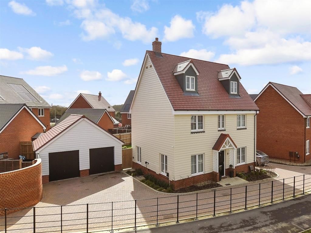 5 bedroom detached house to rent