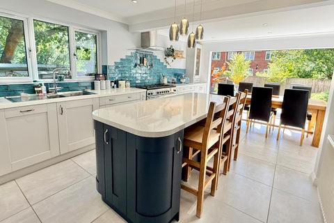 4 bedroom detached house for sale, Hazelwood Drive, Verwood, BH31 6YG