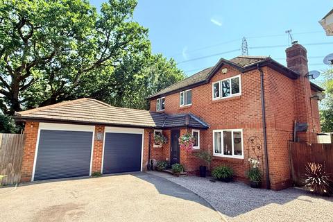 4 bedroom detached house for sale, Hazelwood Drive, Verwood, BH31 6YG