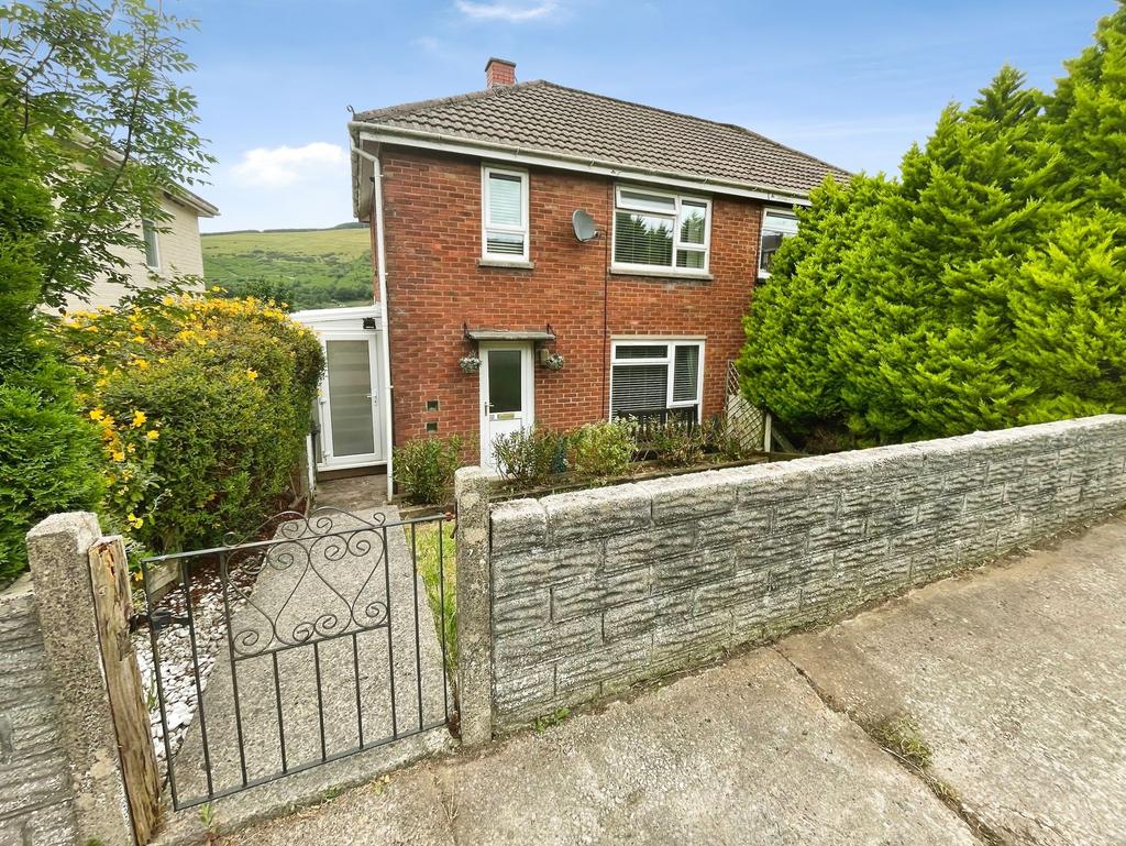 2 bedroom semi-detached house for sale