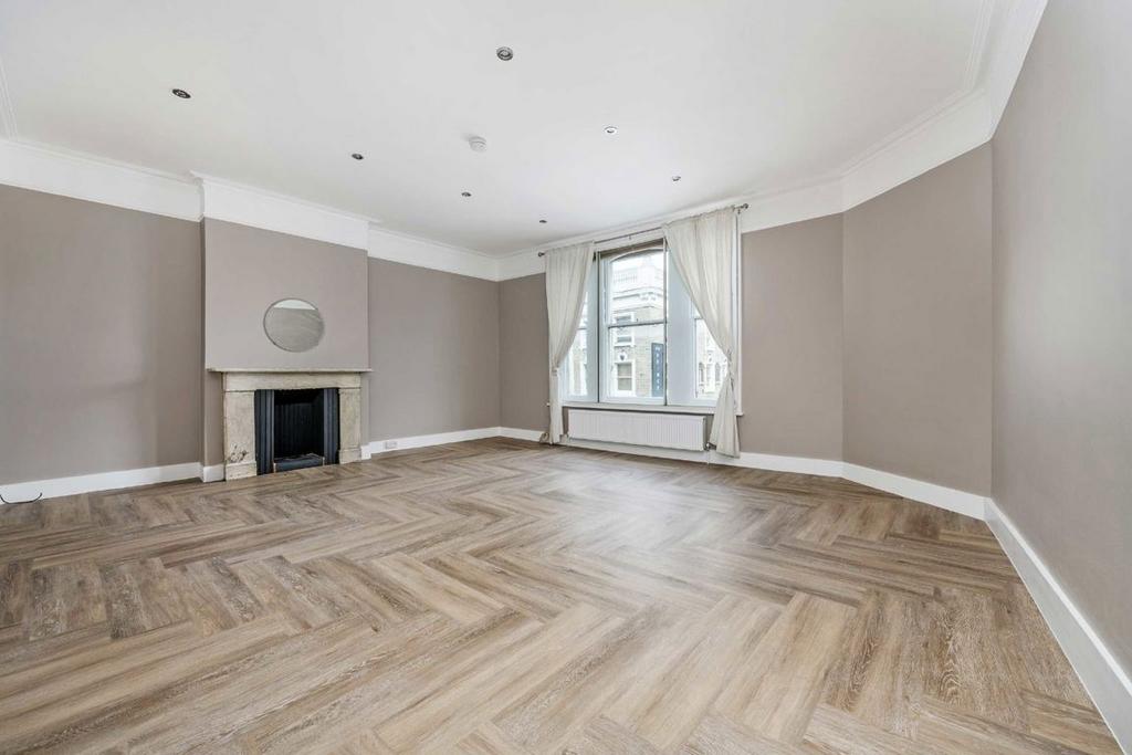 4 bedroom flat to rent