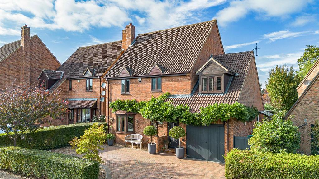 5 bedroom detached house for sale