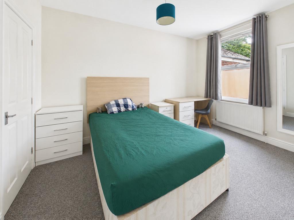 1 bedroom in a house share to rent