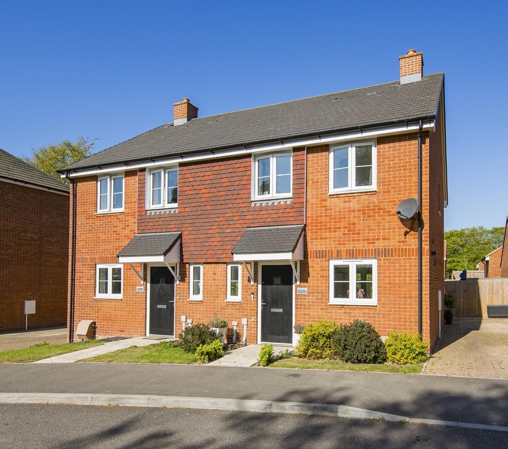 2 bedroom semi-detached house to rent