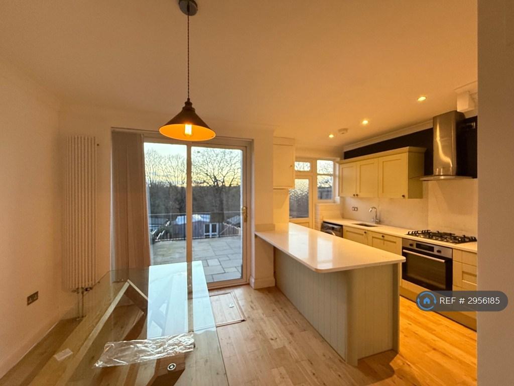 4 bedroom terraced house to rent