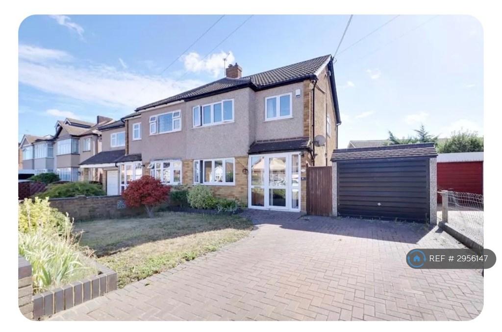 3 bedroom semi-detached house to rent