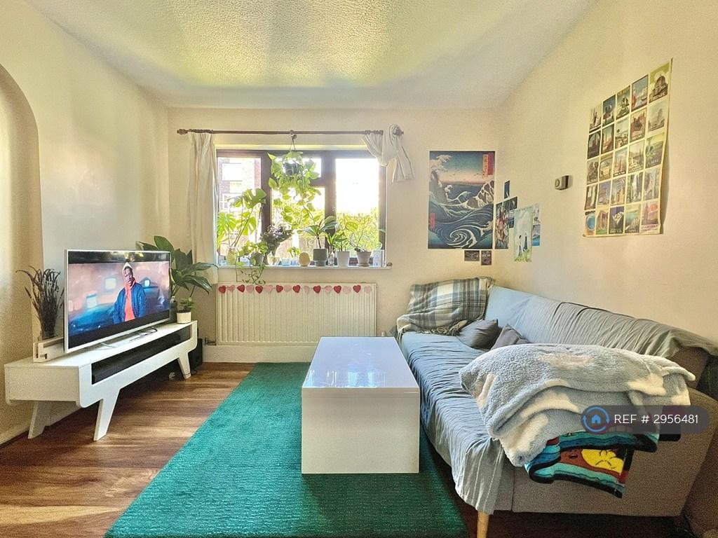 3 bedroom semi-detached house to rent