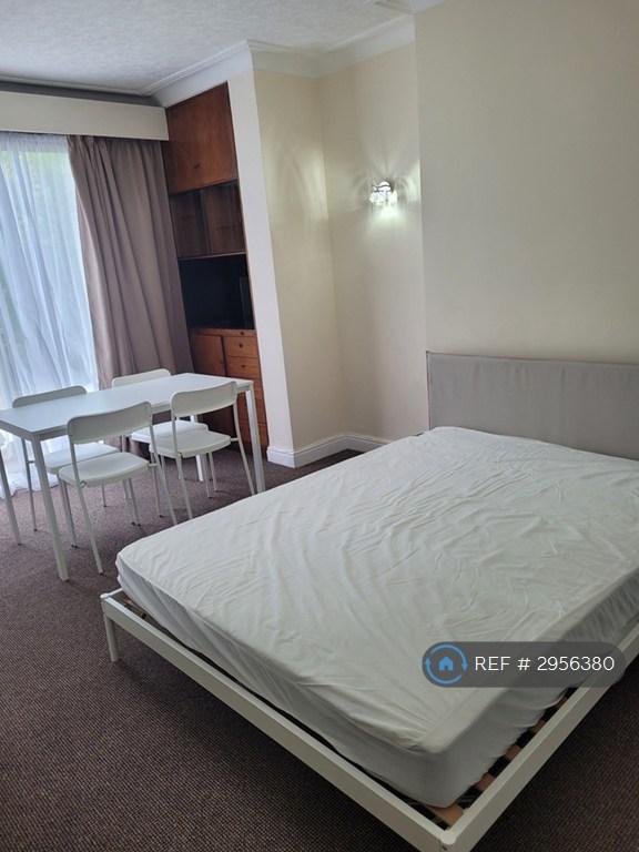1 bedroom in a house share to rent