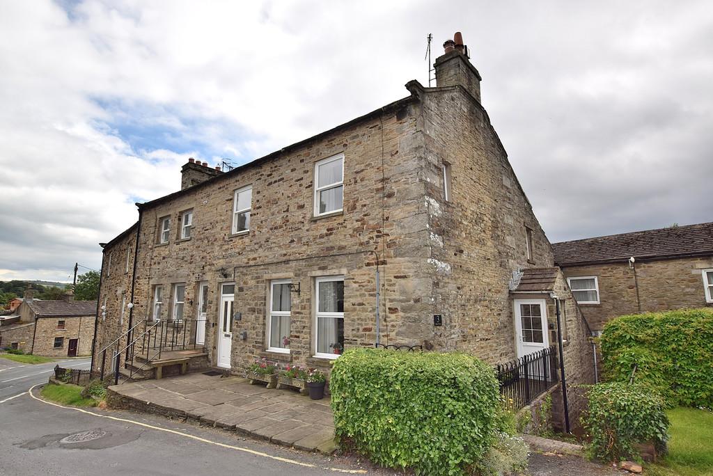 3 bedroom maisonette for sale