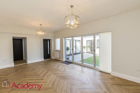 6 bedroom semi-detached house for sale, Cronton Road, Widnes