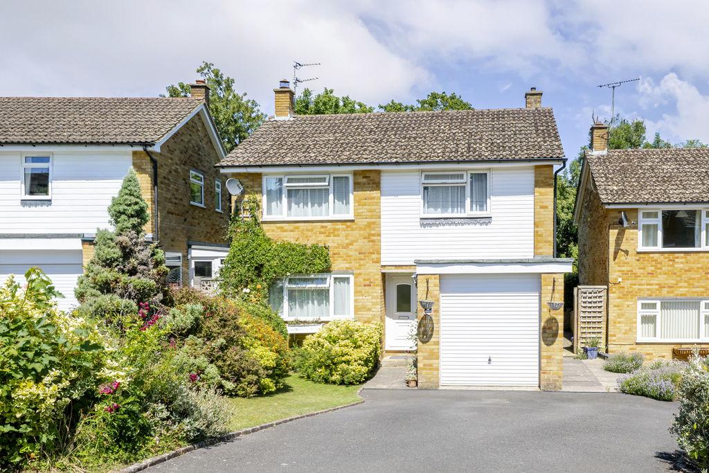 3 bedroom detached house for sale in Crowborough on OnTheMarket