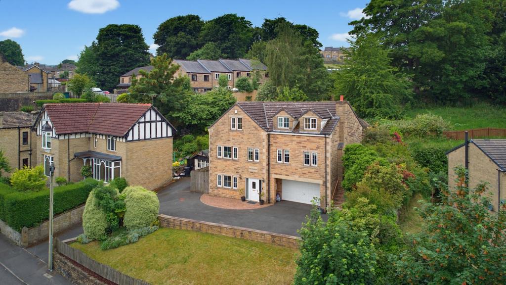 5 bedroom detached house for sale