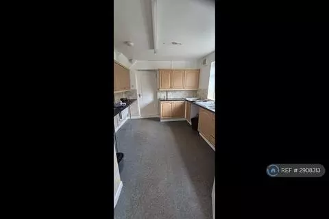3 bedroom semi-detached house to rent – pohled 5