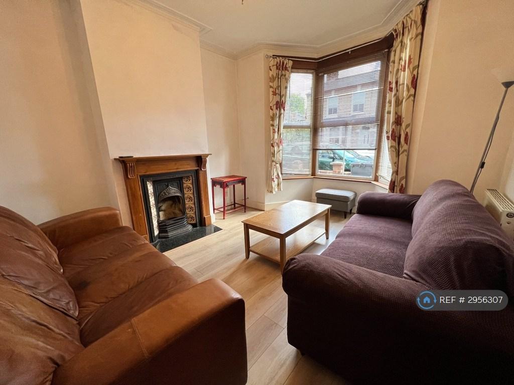 4 bedroom terraced house to rent