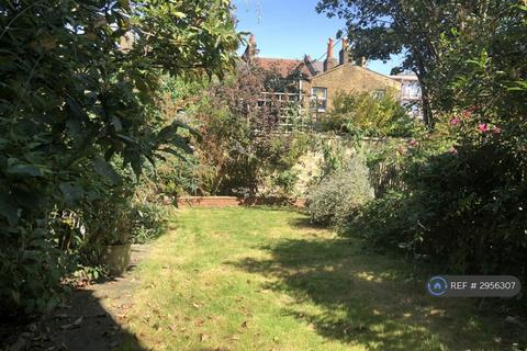 4 bedroom terraced house to rent, Wrigglesworth Street, London, SE14