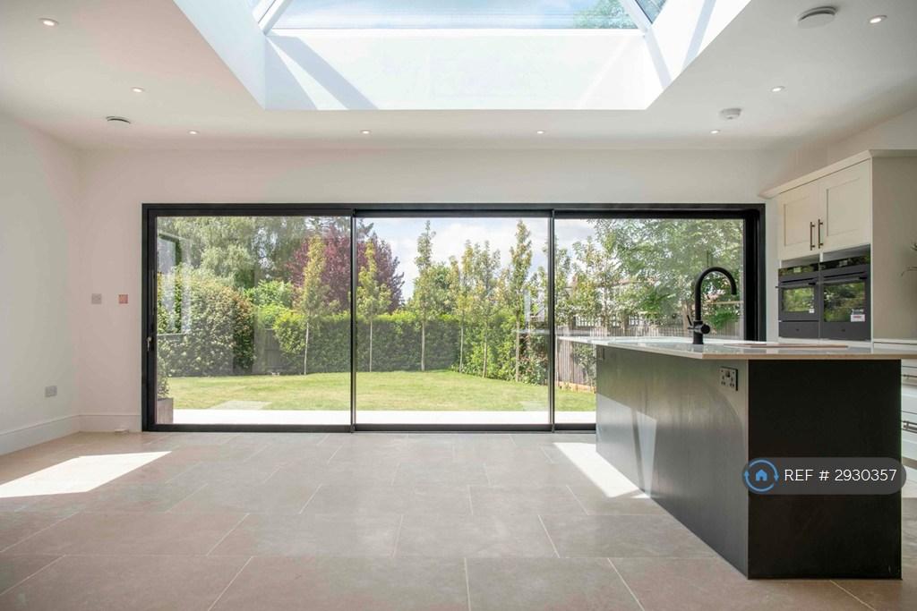4 bedroom detached house to rent