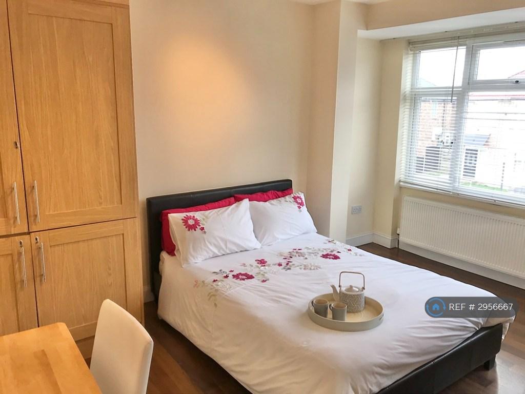 1 bedroom in a house share to rent