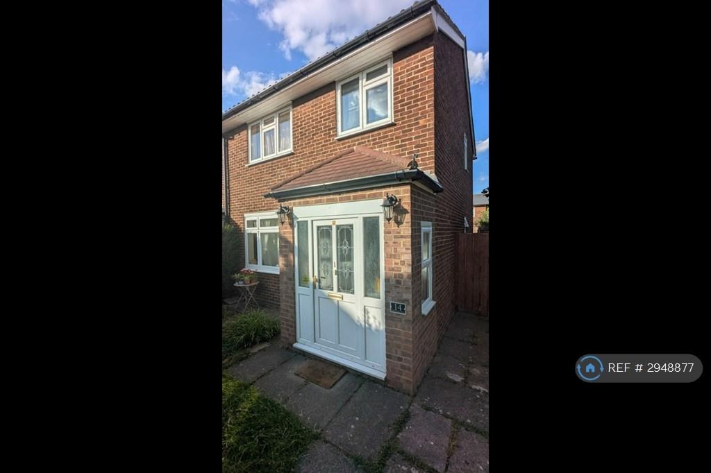 3 bedroom end of terrace house to rent