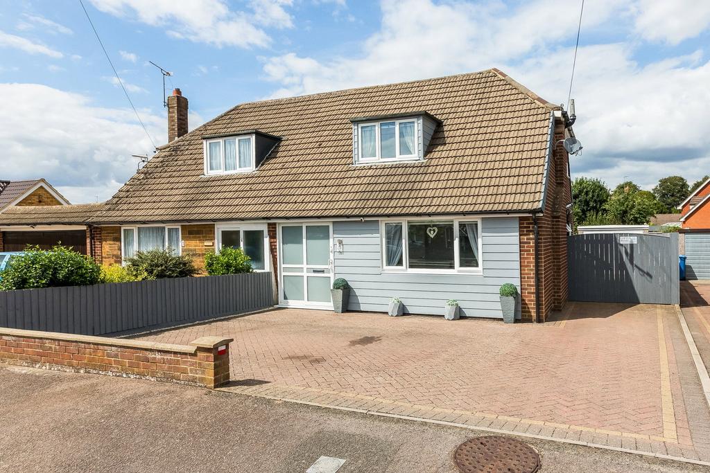 4 bedroom semi-detached house for sale in Banbury on OnTheMarket