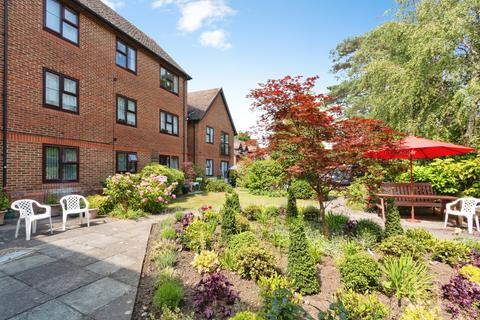 1 bedroom retirement property for sale, Pinewood Court, Fleet, GU51