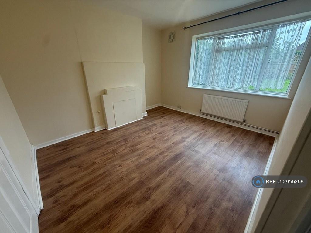 4 bedroom semi-detached house to rent