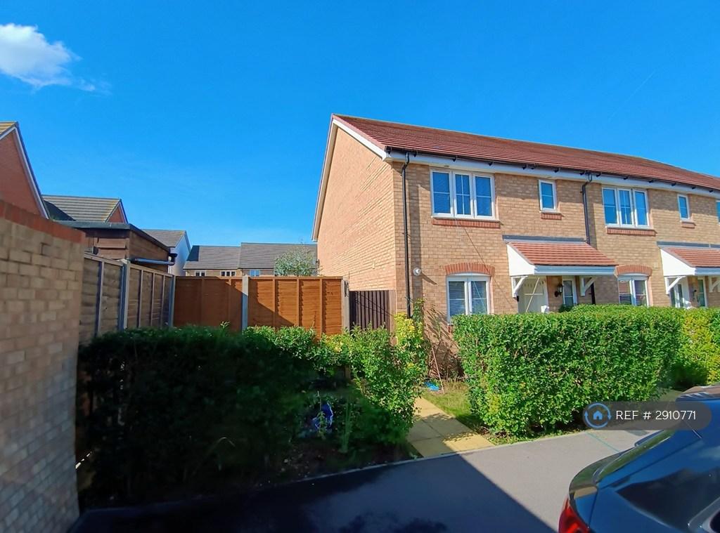 3 bedroom end of terrace house to rent