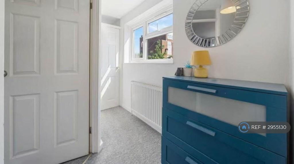 5 bedroom terraced house to rent