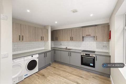 Studio to rent, Feltham Hill Road, Ashford, TW15