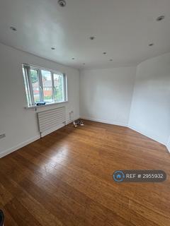 2 bedroom flat to rent, Gaysham Avenue, Ilford, IG2