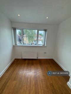 2 bedroom flat to rent, Gaysham Avenue, Ilford, IG2