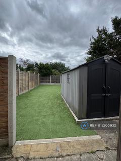 2 bedroom flat to rent, Gaysham Avenue, Ilford, IG2
