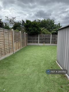2 bedroom flat to rent, Gaysham Avenue, Ilford, IG2